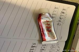 呼和浩特包皮上白色疙瘩很疼(包皮起白疙瘩)